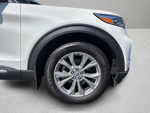 Used 2023 Ford Explorer XLT w/ Equipment Group 202A AWD/4WD image 39