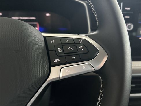 New 2026 Volkswagen Taos SE image 18