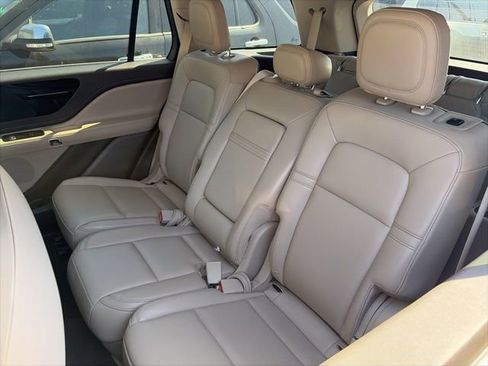 Used 2023 Lincoln Aviator AWD image 9
