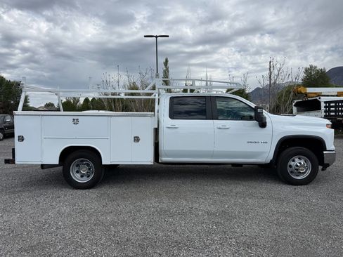 Used 2025 Chevrolet Silverado 3500 LT w/ Convenience Package AWD/4WD image 2