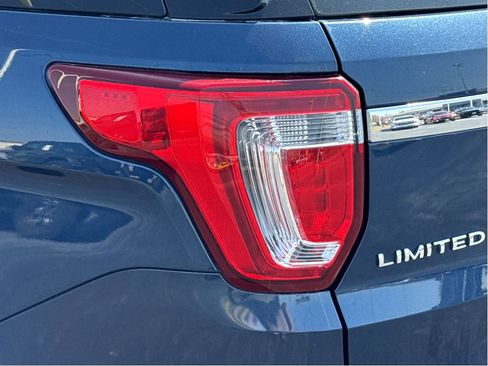 Used 2017 Ford Explorer Limited image 6