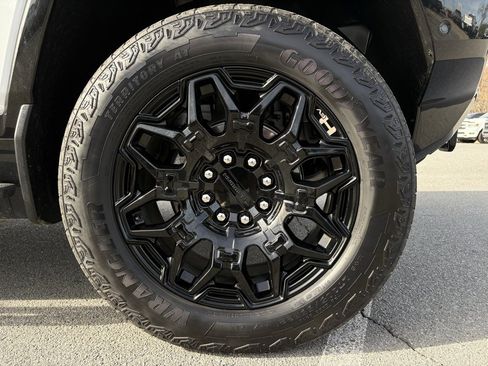 Used 2025 GMC Hummer EV 2X image 33