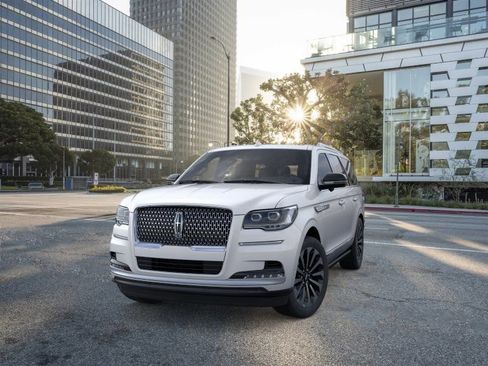New 2024 Lincoln Navigator Reserve AWD/4WD image 2