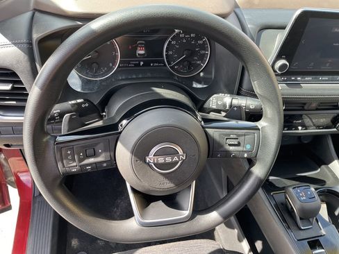 Used 2023 Nissan Rogue SV image 16