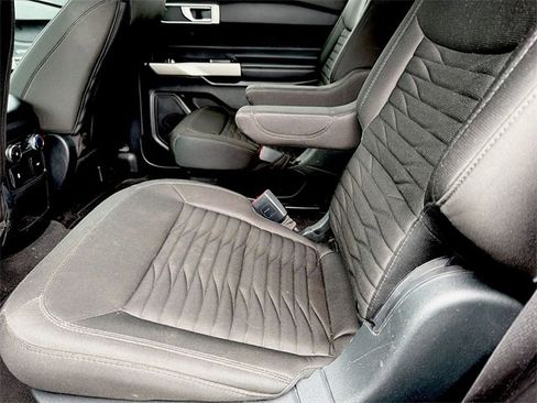 Used 2021 Ford Explorer XLT image 10