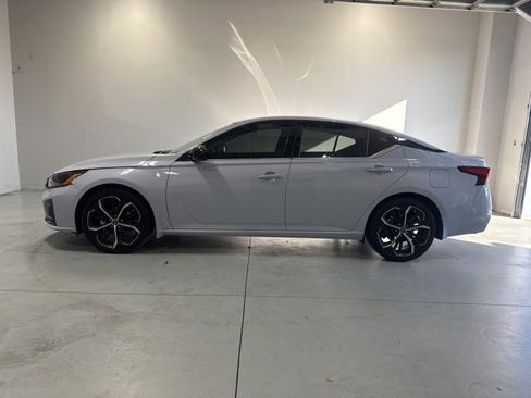 Used 2024 Nissan Altima 2.5 SR w/ SR Premium Package image 10