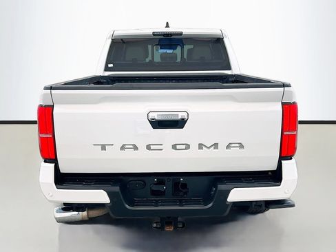 Used 2025 Toyota Tacoma Limited AWD/4WD image 5
