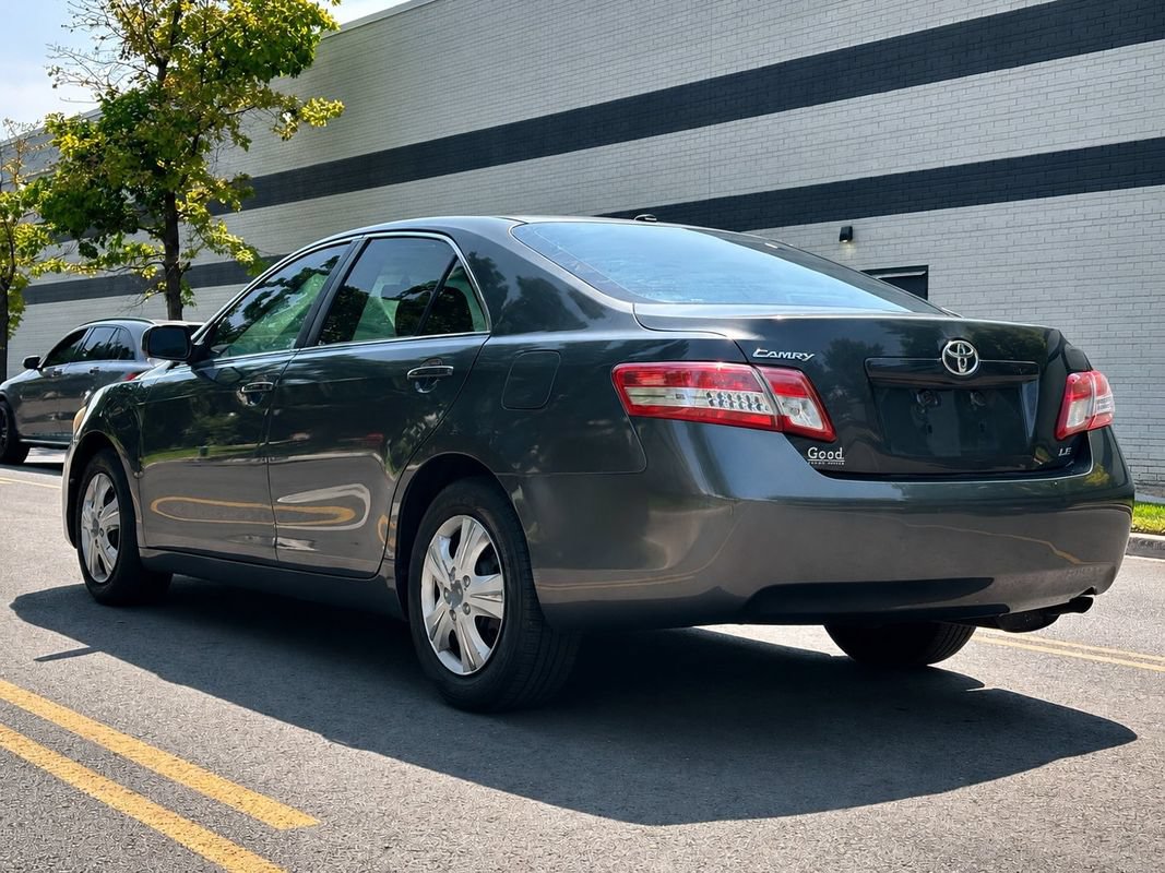 Used 2010 Toyota Camry LE FWD image 3