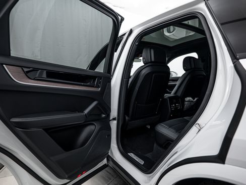 Certified 2026 Porsche Cayenne AWD/4WD image 23