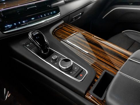 Used 2024 Cadillac Escalade ESV Premium Luxury image 39