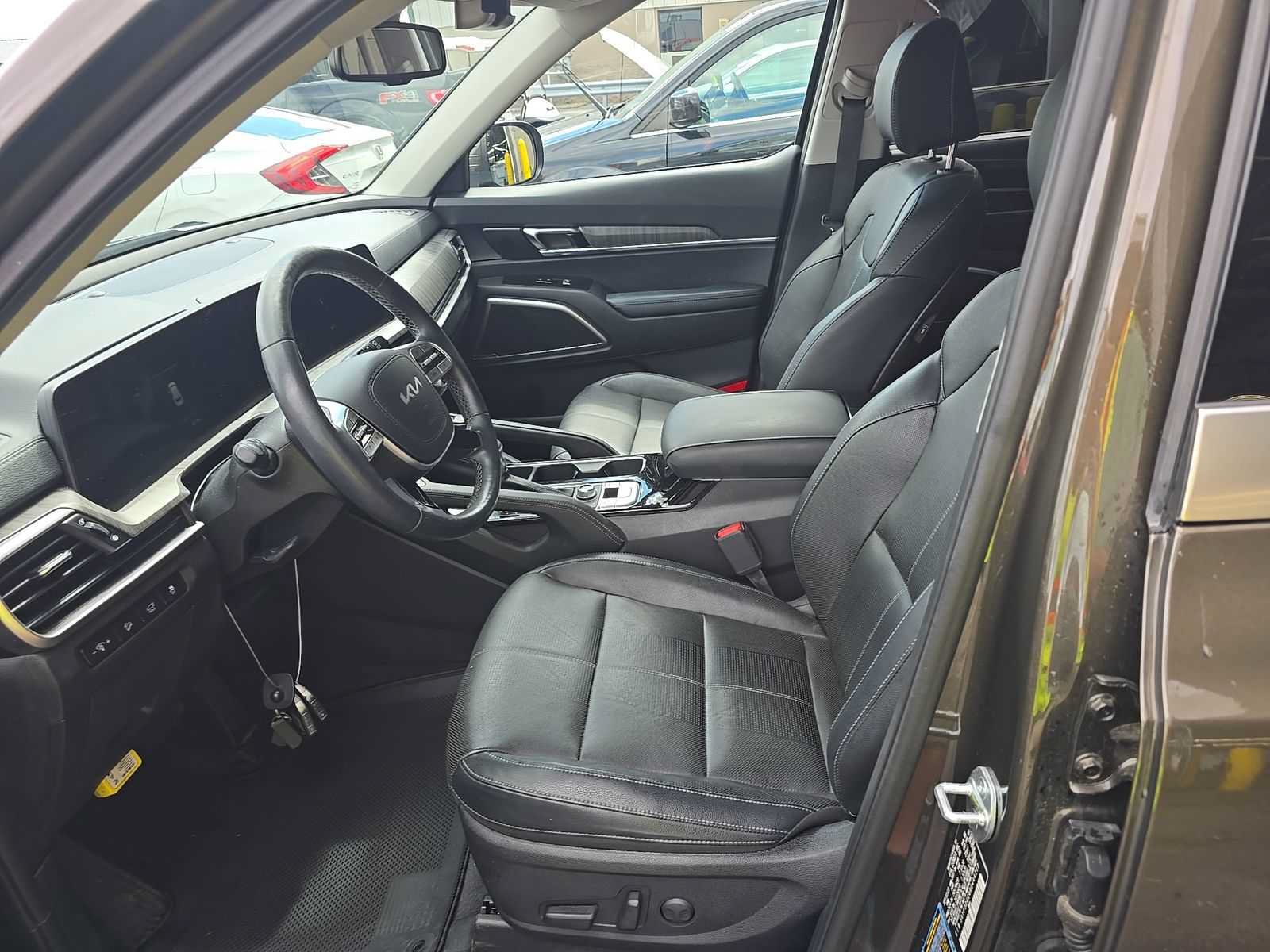 Used 2024 Kia Telluride EX w/ EX Captain's Chair Package AWD/4WD image 10