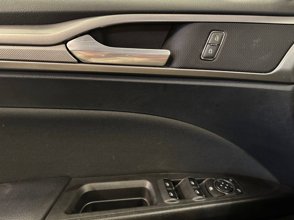 Used 2019 Ford Fusion SE AWD/4WD image 19