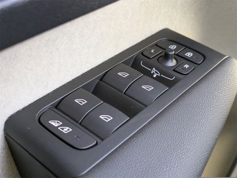 New 2026 Volvo XC40 B5 Ultra w/ Protection Package Premier image 32