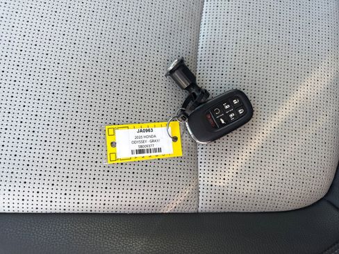 Used 2025 Honda Odyssey Elite image 29