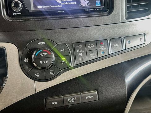 Used 2014 Toyota Sienna LE FWD image 16
