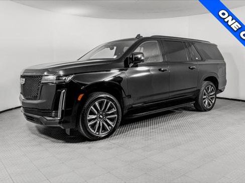 Used 2023 Cadillac Escalade ESV Sport AWD/4WD image 2