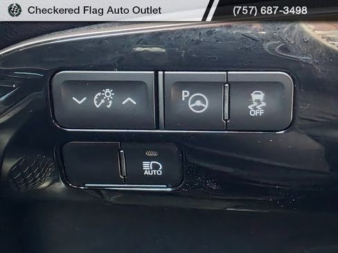 Used 2022 Toyota Prius XLE image 23