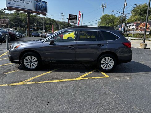 Used 2017 Subaru Outback 2.5i Premium AWD/4WD image 4