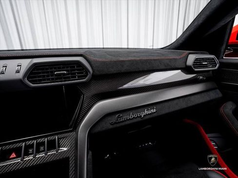 Used 2023 Lamborghini Urus Performante AWD/4WD image 37