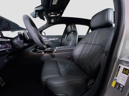 New 2025 BMW i7 xDrive60 image 11