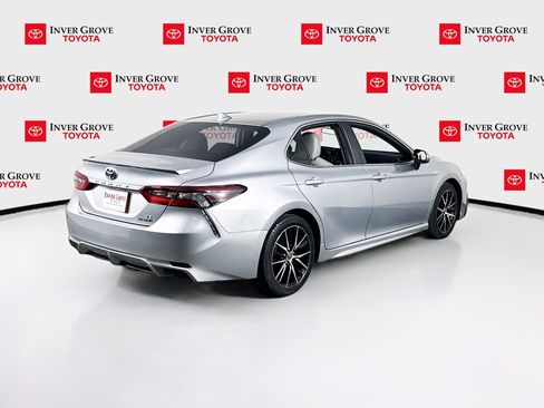 Used 2021 Toyota Camry SE FWD image 5