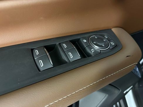 New 2026 Chevrolet Suburban High Country w/ Sun And Tow Package AWD/4WD image 18