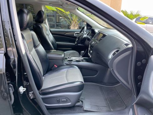 Used 2019 Nissan Pathfinder SL image 29