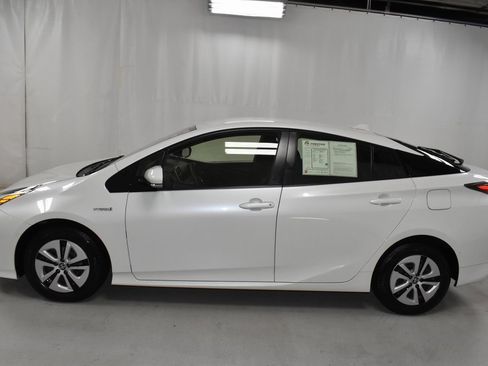 Used 2018 Toyota Prius Two image 8