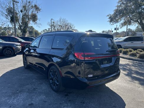 New 2026 Chrysler Pacifica Select w/ S Appearance Package image 5