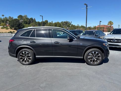 Used 2025 Mercedes-Benz GLC 350e 4MATIC image 4