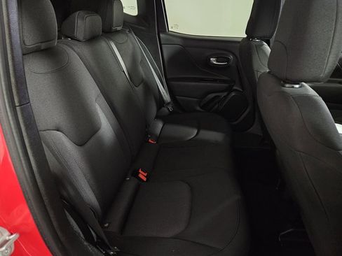 Used 2023 Jeep Renegade Latitude image 29