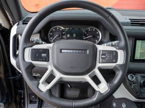 Used 2023 Land Rover Defender 110 S image 25