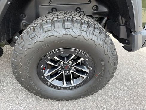 Used 2024 Jeep Wrangler Unlimited Rubicon w/ XTREMEE 35" Tire Package AWD/4WD image 14