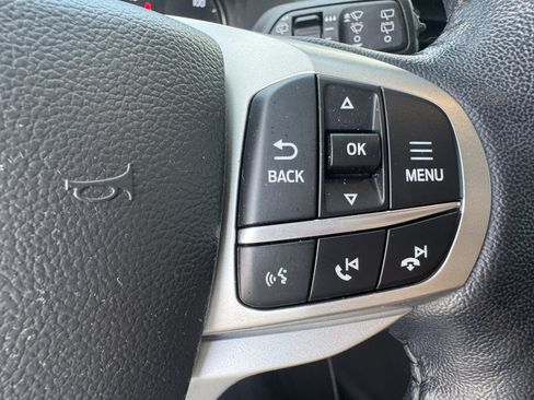 Used 2022 Ford Explorer XLT w/ Equipment Group 202A AWD/4WD image 12
