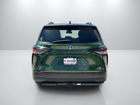 Certified 2023 Toyota Sienna XLE w/ XLE Plus Package FWD image 6