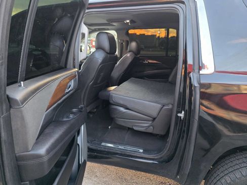 Used 2019 Cadillac Escalade ESV Luxury image 12