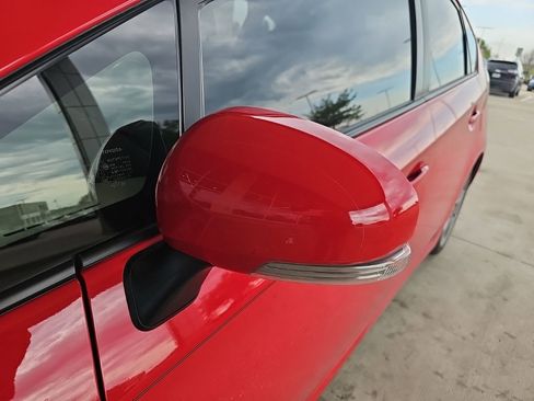 Used 2015 Toyota Prius Persona Series FWD image 4