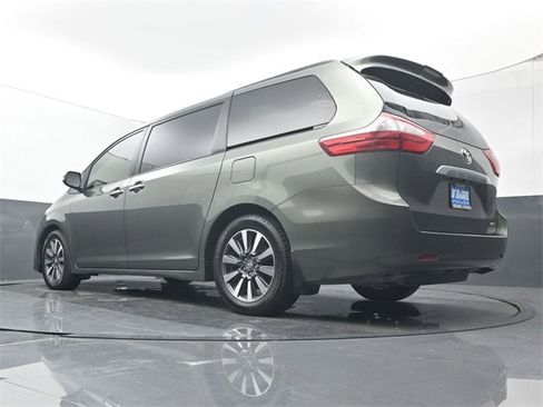Used 2019 Toyota Sienna L image 21