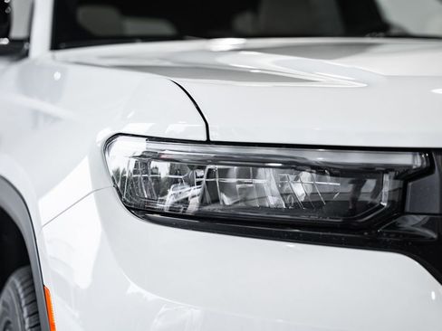 New 2025 Jeep Grand Cherokee L Limited w/ Luxury Tech Group II image 13