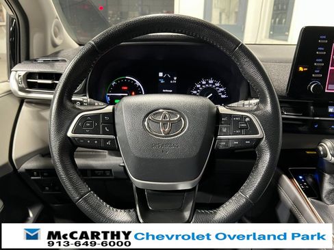 Used 2021 Toyota Sienna XLE w/ XLE Plus Package image 12