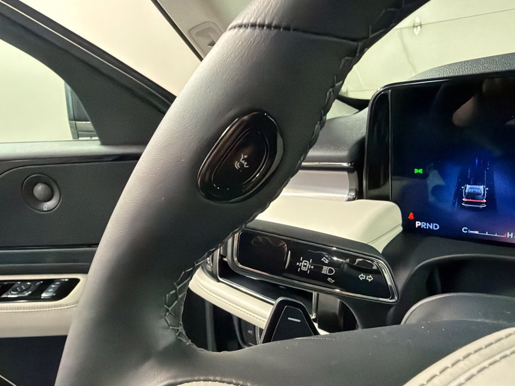 New 2027 Lincoln Aviator AWD image 18
