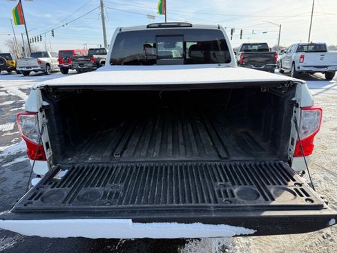 Used 2018 Nissan Titan Platinum Reserve image 38