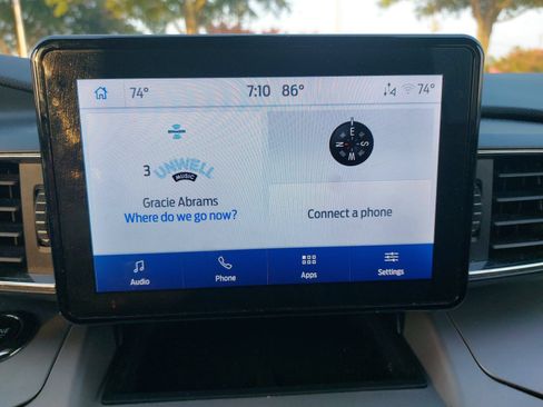 Used 2023 Ford Explorer XLT w/ Equipment Group 202A AWD/4WD image 21