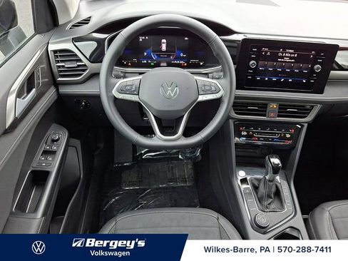 Used 2025 Volkswagen Taos SE AWD/4WD image 14