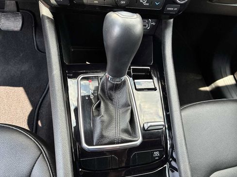Certified 2024 Jeep Compass Limited w/ Sun and Sound Group AWD/4WD image 21