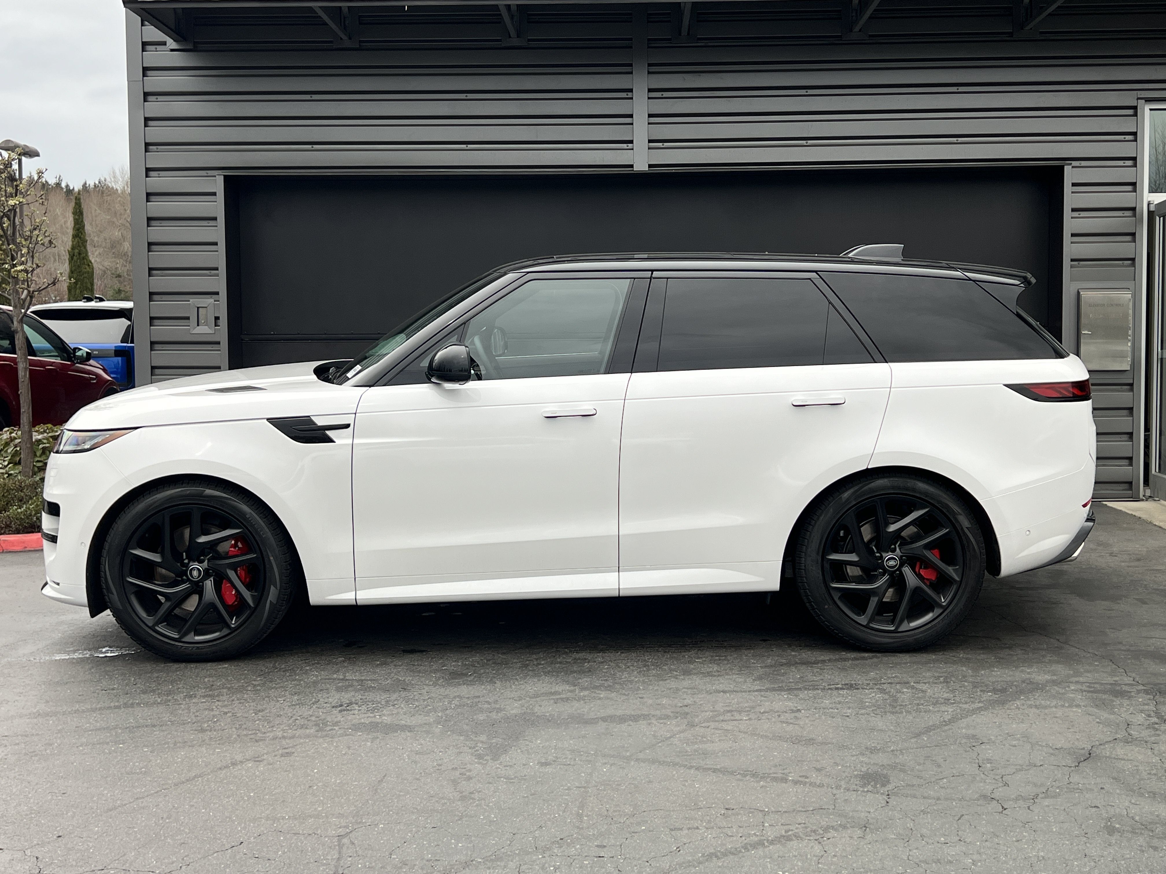 New 2025 Land Rover Range Rover Sport Dynamic SE AWD/4WD image 5
