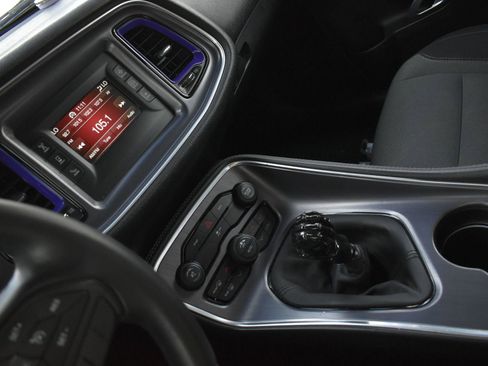 Used 2016 Dodge Challenger R/T image 23