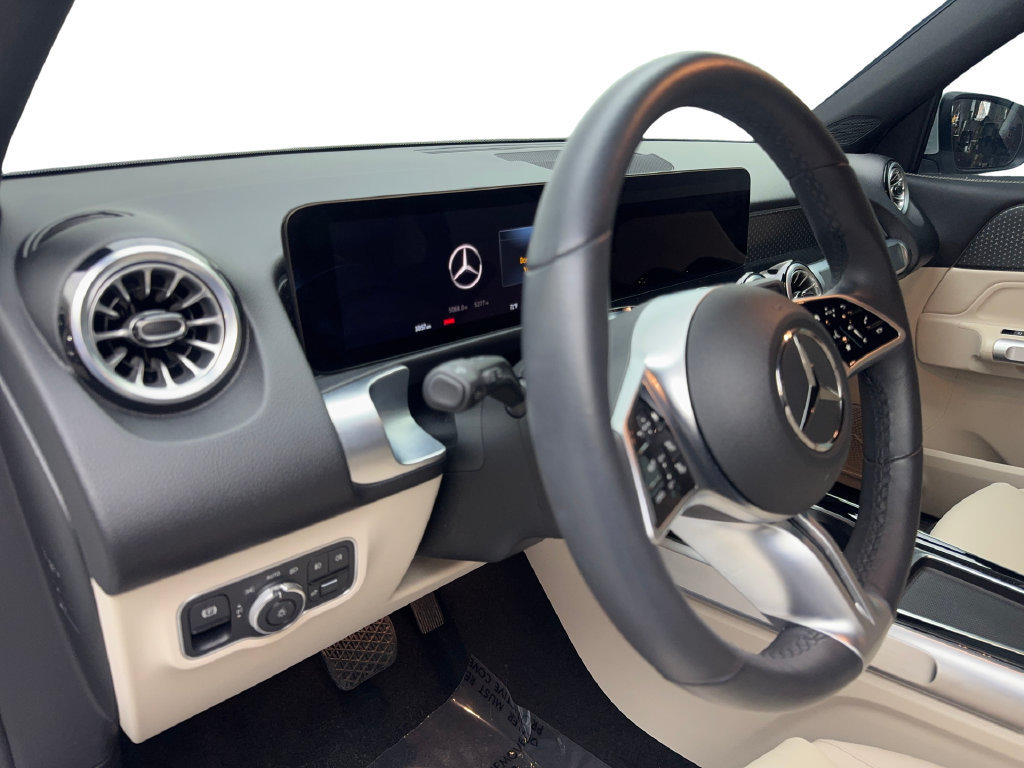 Used 2025 Mercedes-Benz GLB 250 w/ Exclusive Package image 49