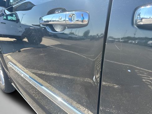 Used 2015 Chrysler Town & Country Touring-L w/ Trailer Tow Group FWD image 7