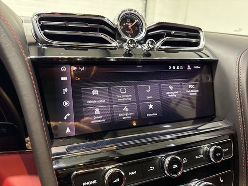 Used 2023 Bentley Bentayga image 23